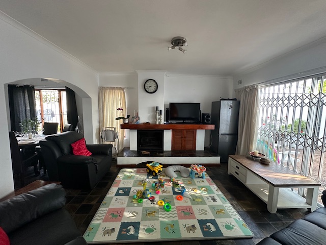 To Let 3 Bedroom Property for Rent in Wynberg Western Cape